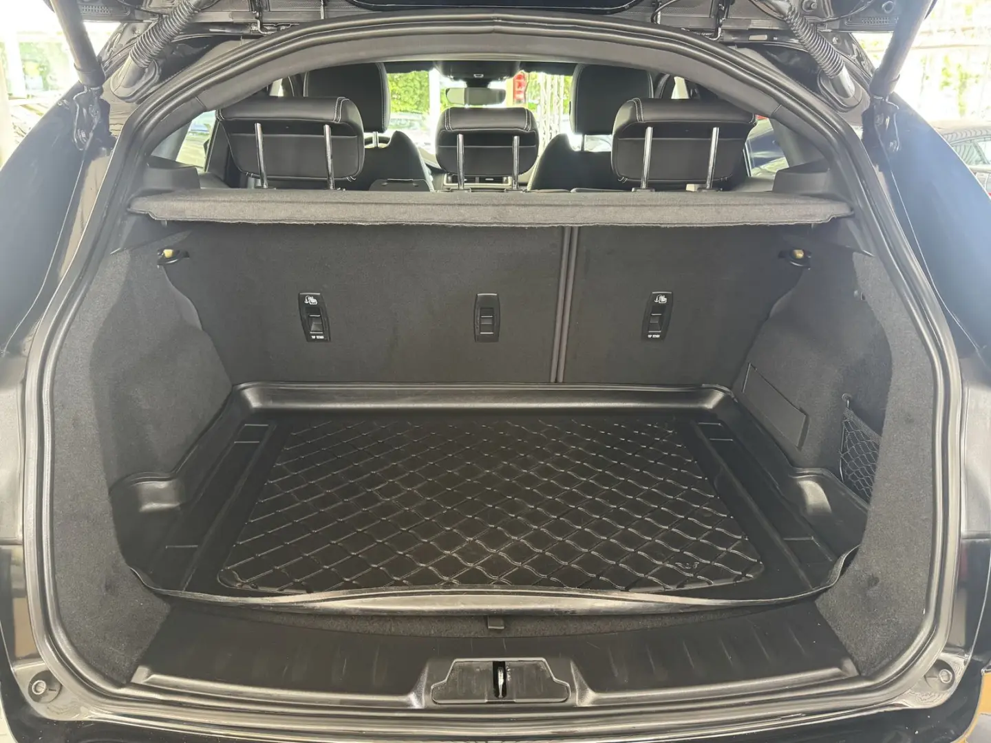 E-PACE P250 AWD R-DYNAMiC *NAVi*KAMERA*LED*SPuR*