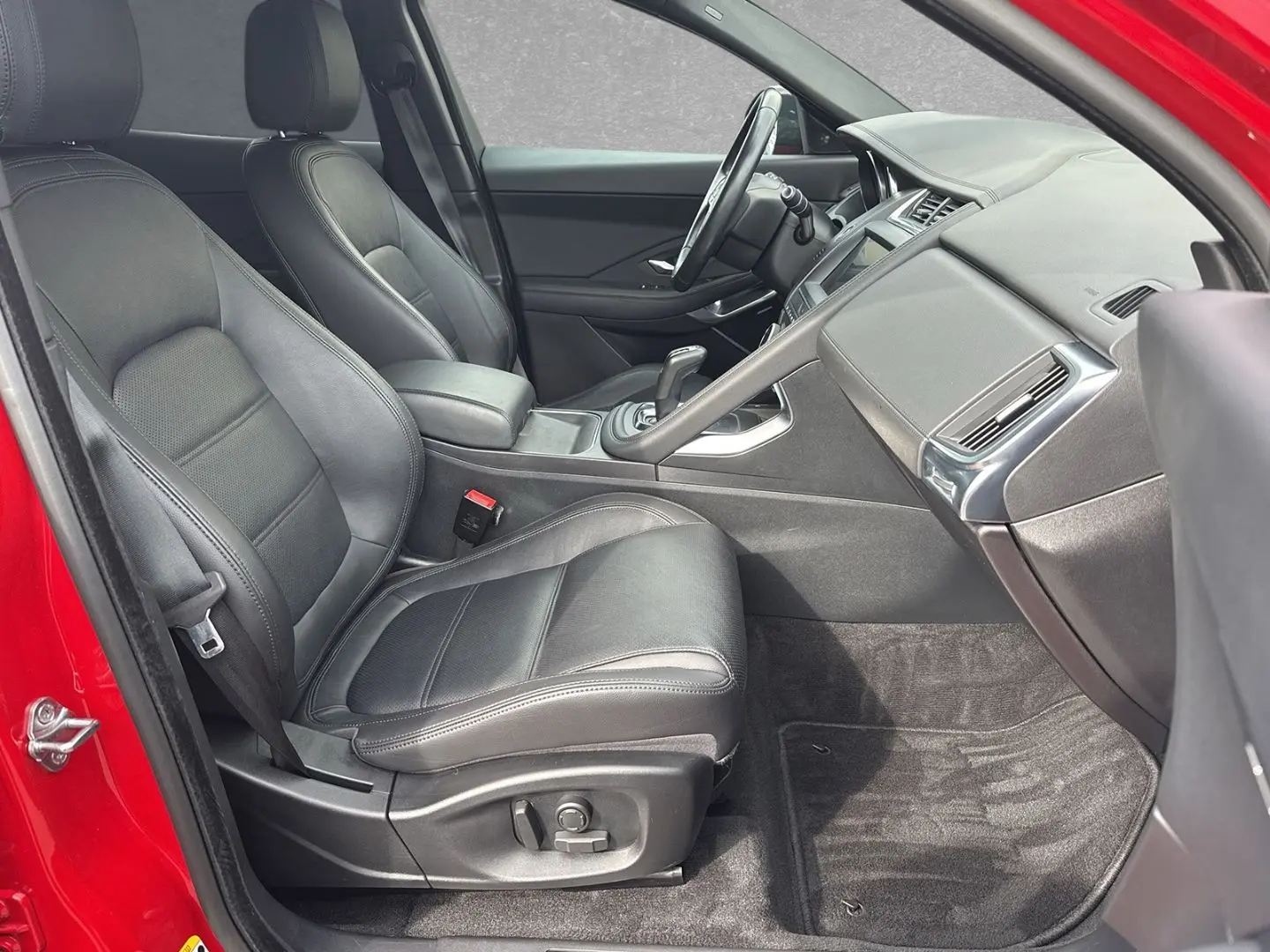 E-Pace SE AWD P200 Black DAB+ 20 Zoll 3D Kam