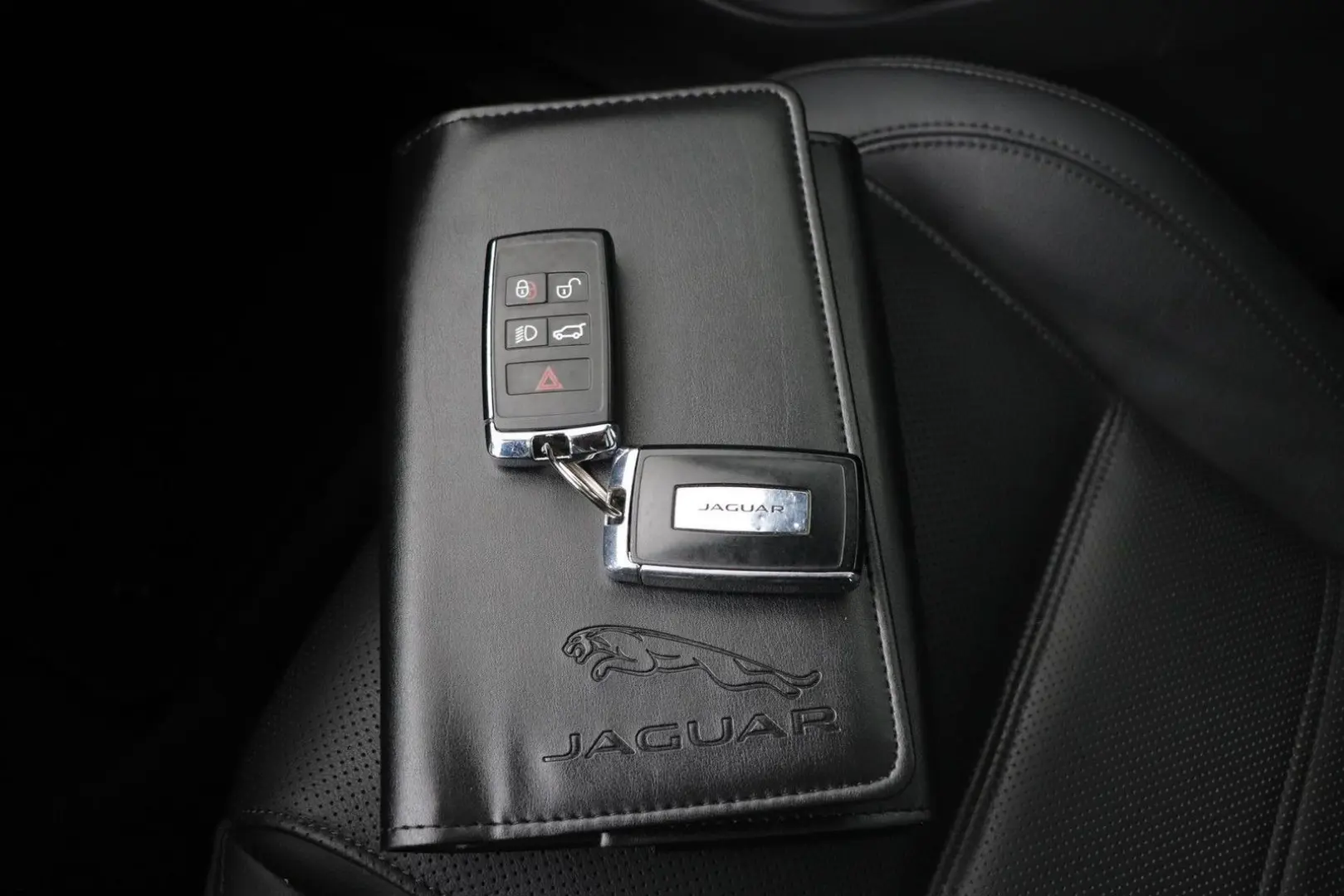 E-Pace P200 AWD Premium Edition | panorama dach