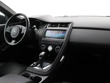 E-Pace P200 AWD Premium Edition | panorama dach