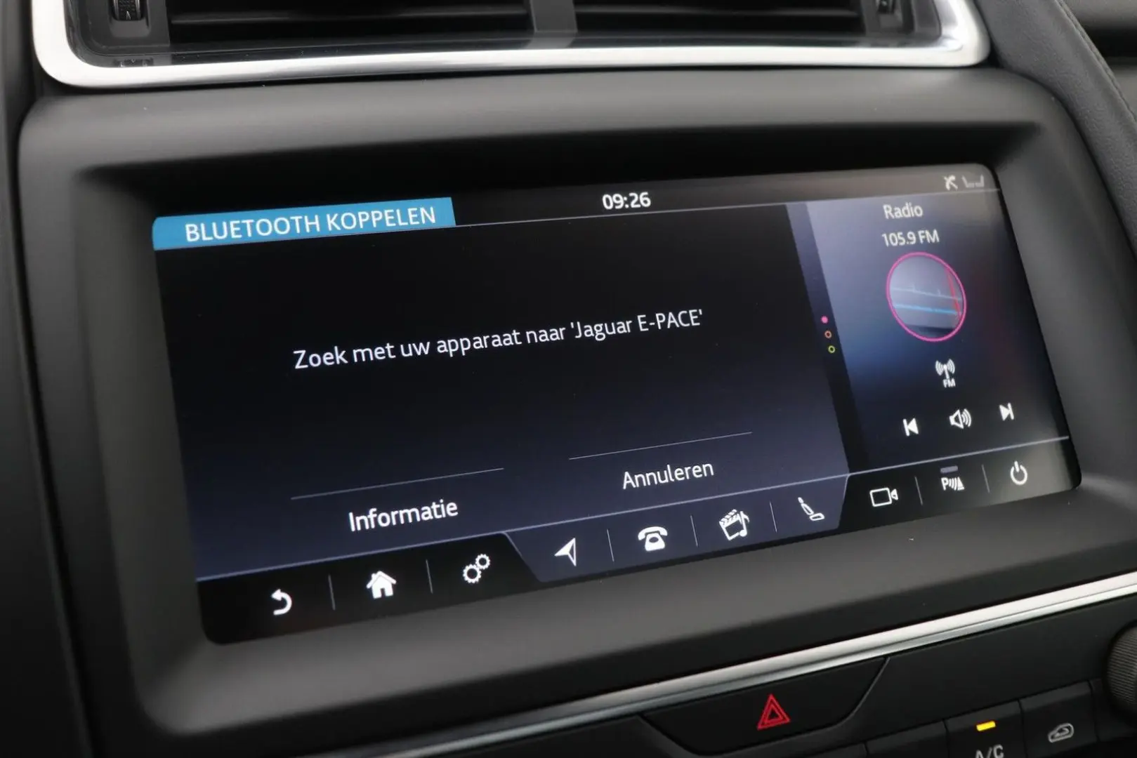 E-Pace P200 AWD Premium Edition | panorama dach