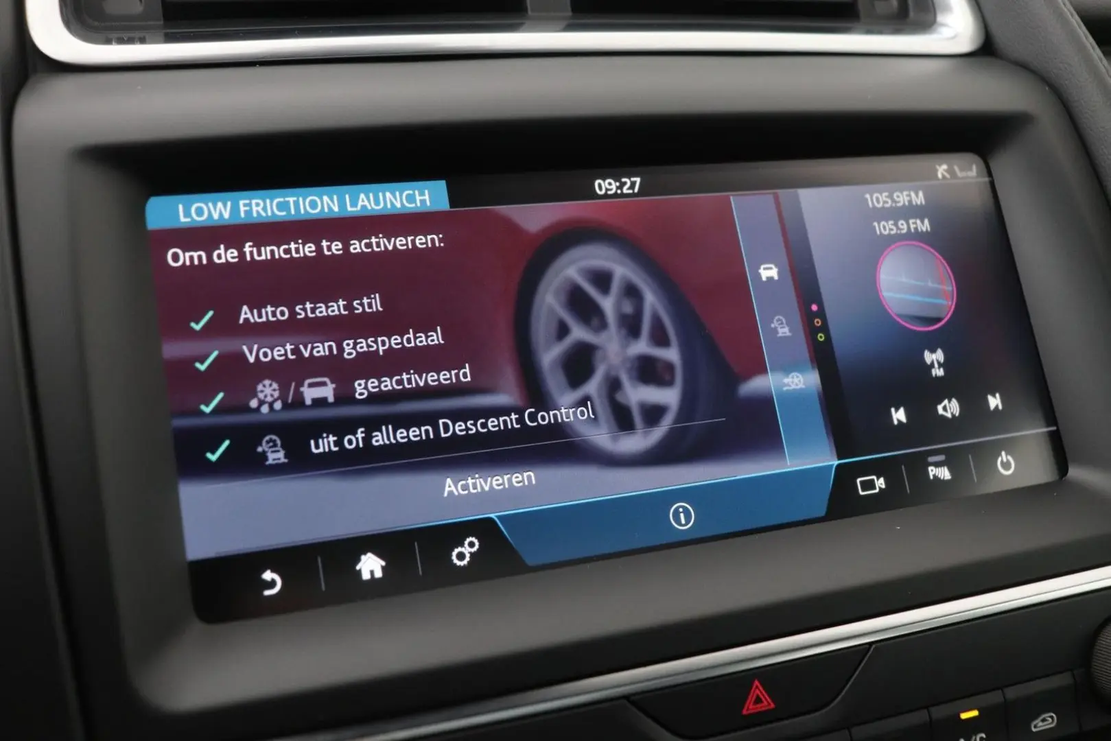 E-Pace P200 AWD Premium Edition | panorama dach