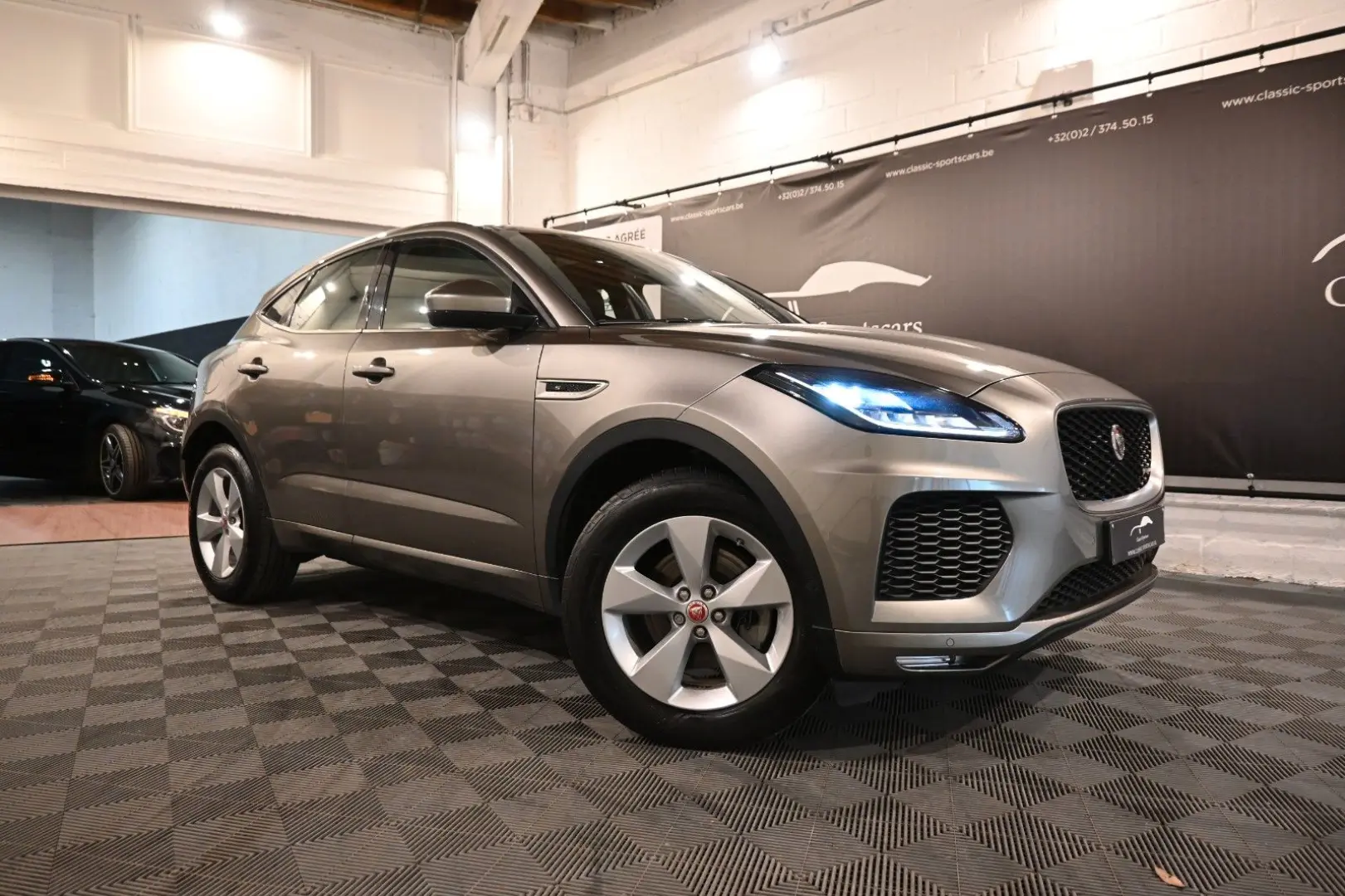 E-Pace 2.0 D R-DYNAMIC / FULL OPTIONS !!