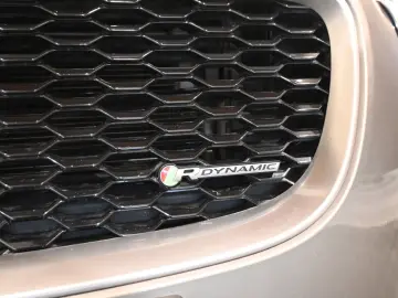 E-Pace 2.0 D R-DYNAMIC / FULL OPTIONS !!