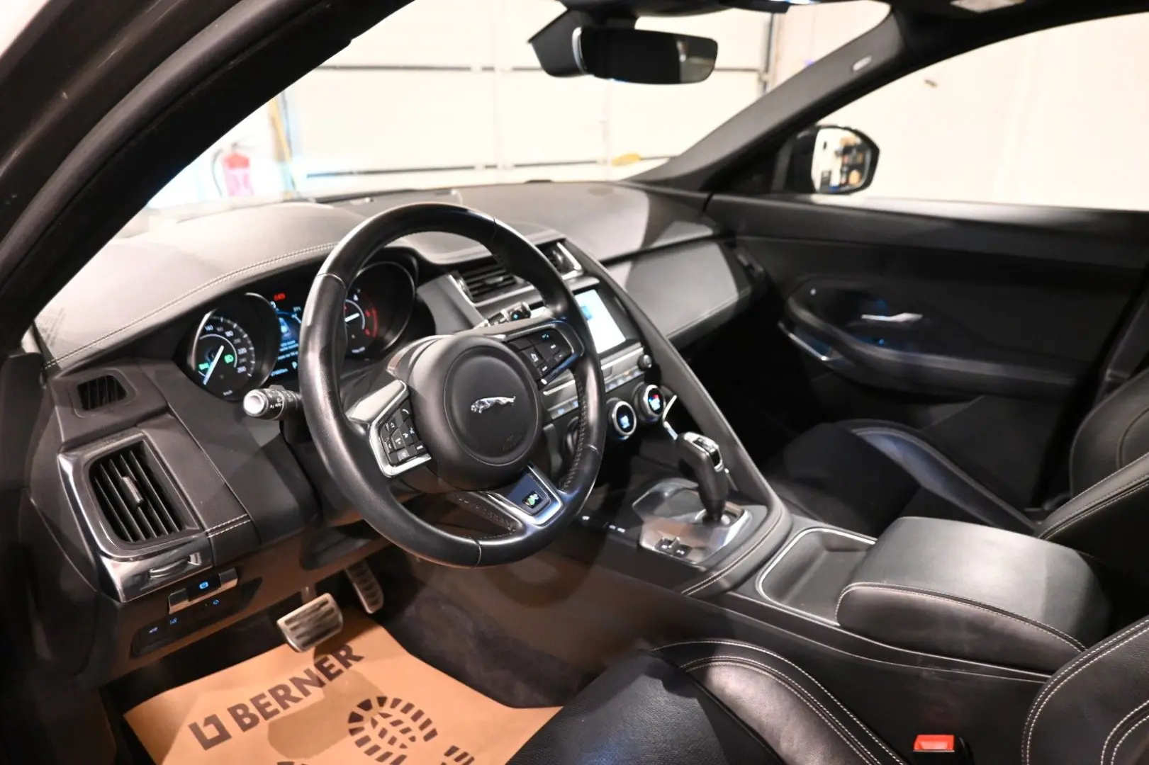 E-Pace 2.0 D R-DYNAMIC / FULL OPTIONS !!