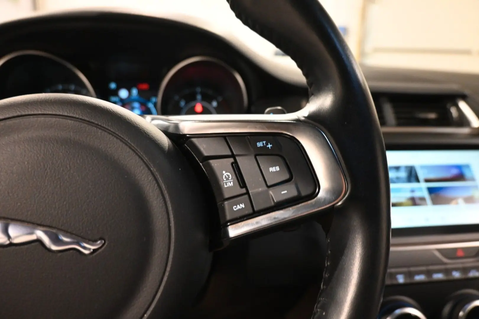 E-Pace 2.0 D R-DYNAMIC / FULL OPTIONS !!