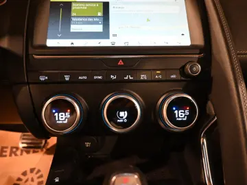 E-Pace 2.0 D R-DYNAMIC / FULL OPTIONS !!