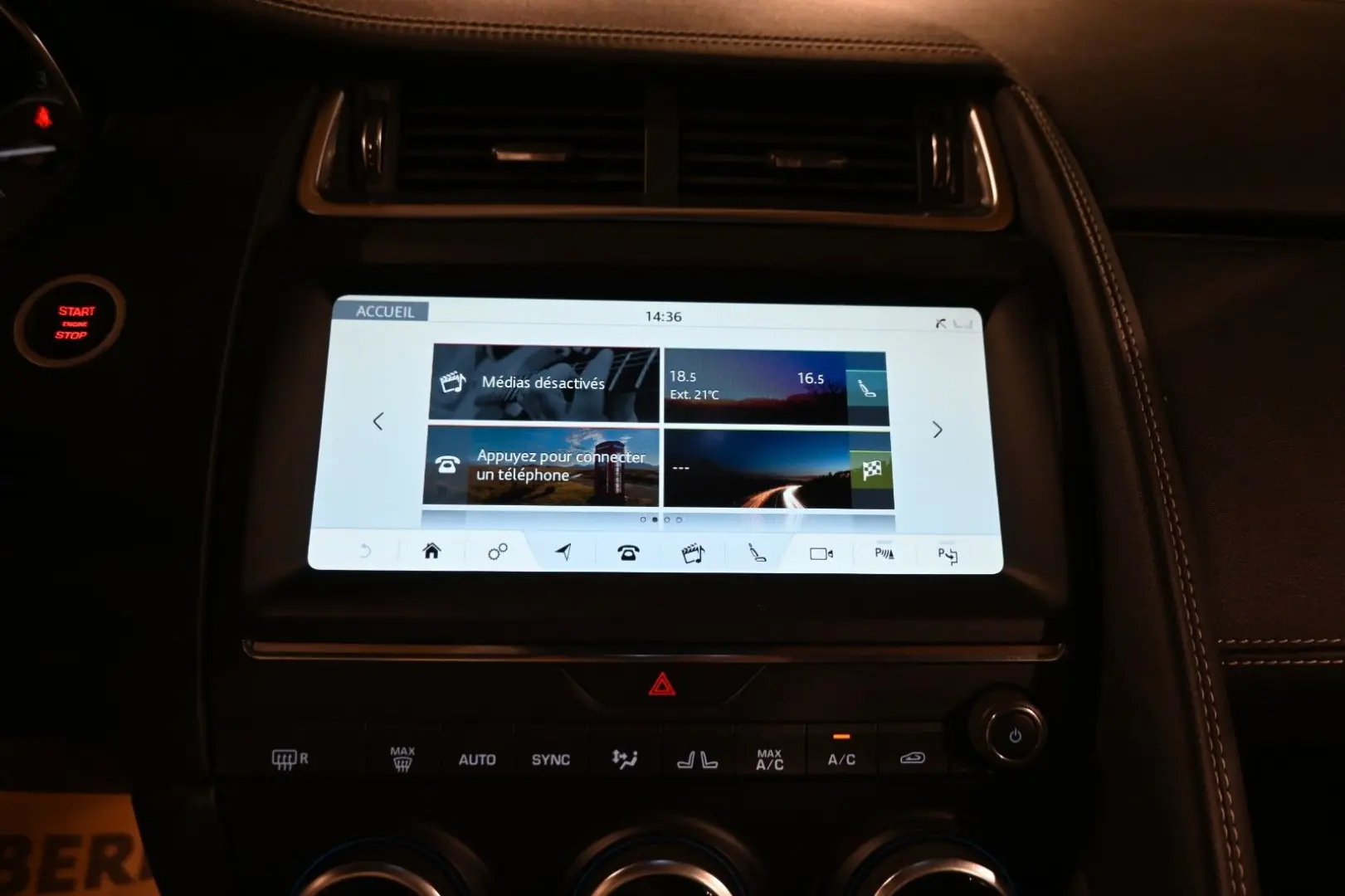 E-Pace 2.0 D R-DYNAMIC / FULL OPTIONS !!