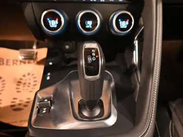 E-Pace 2.0 D R-DYNAMIC / FULL OPTIONS !!