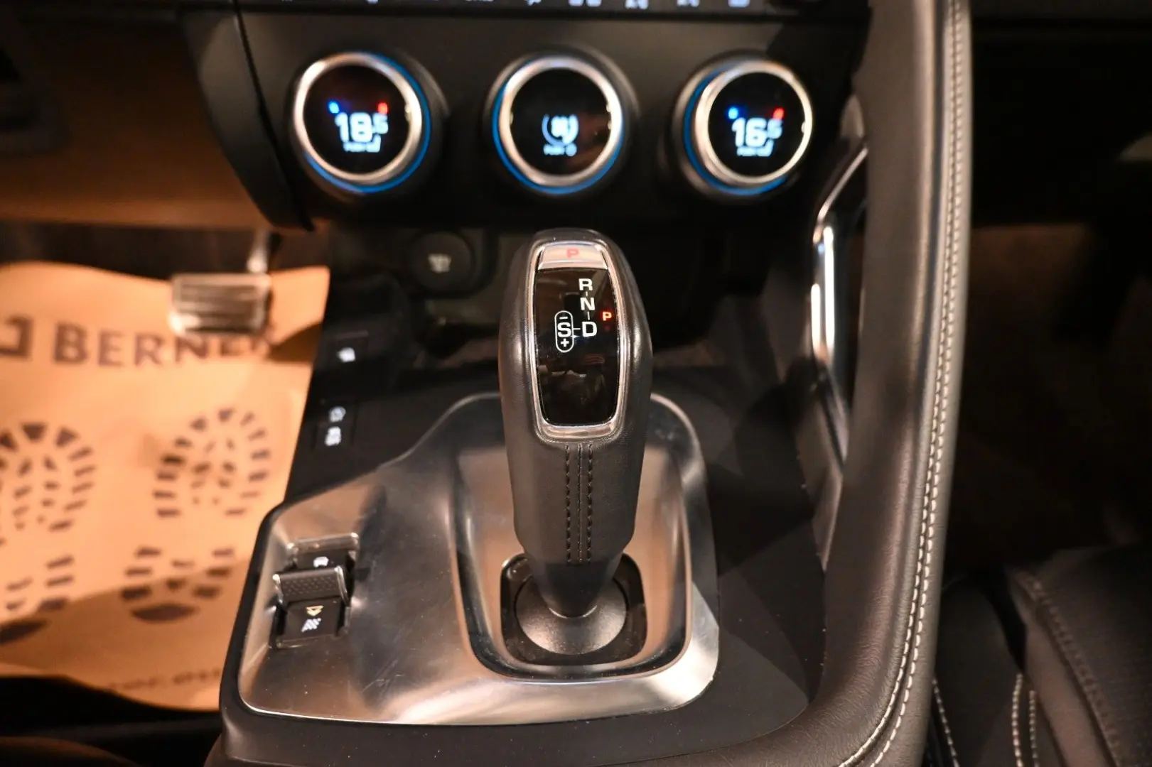 E-Pace 2.0 D R-DYNAMIC / FULL OPTIONS !!