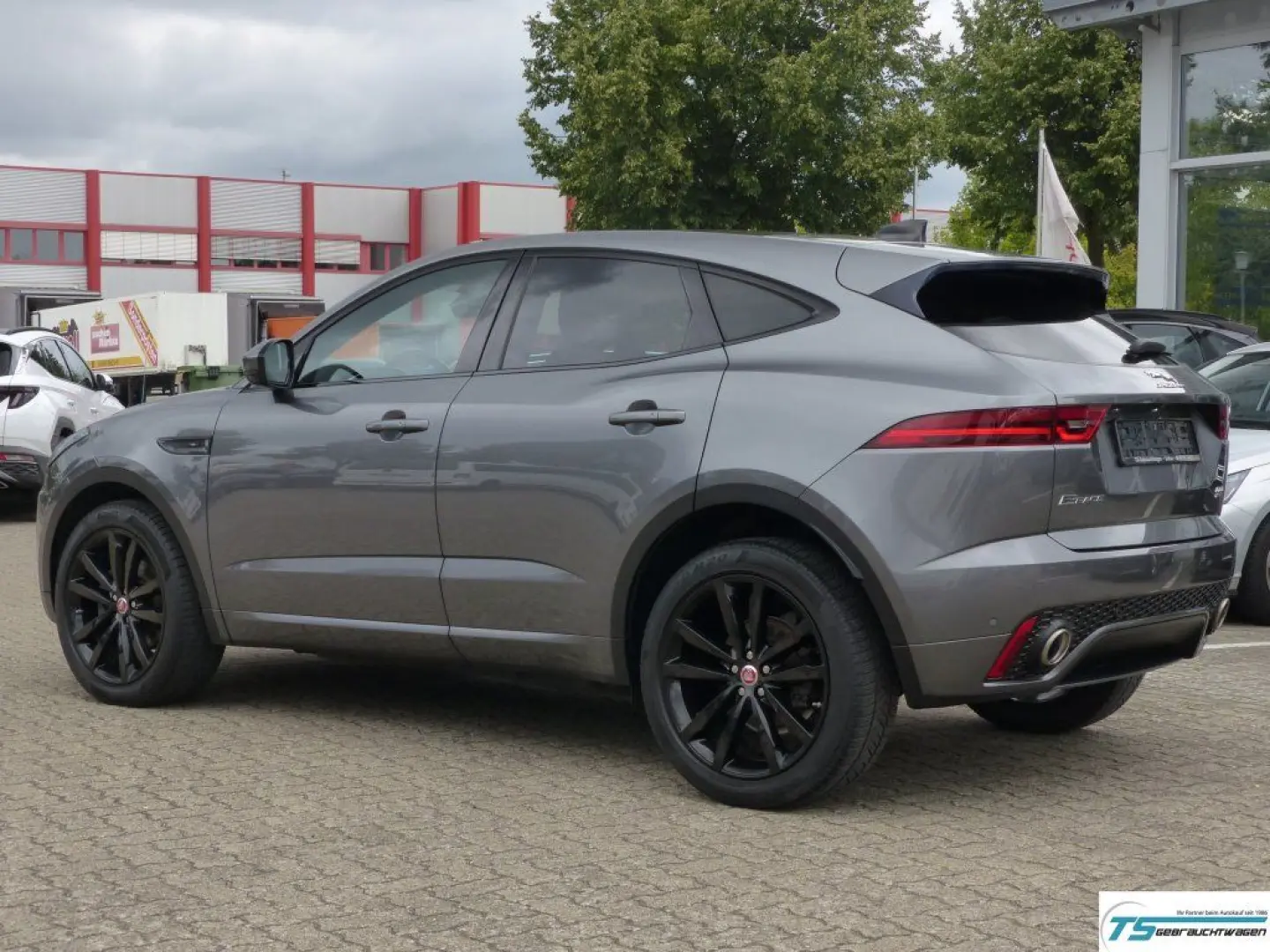 E-PACE Chequered Flag AWD Black Pack+Panod+ACC 