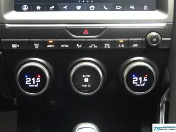 E-PACE Chequered Flag AWD Black Pack+Panod+ACC 