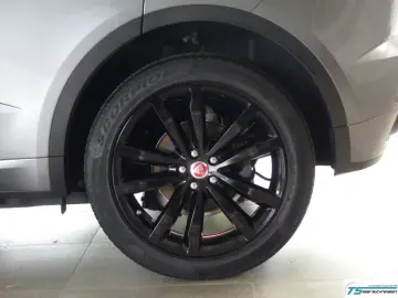 E-PACE Chequered Flag AWD Black Pack+Panod+ACC 