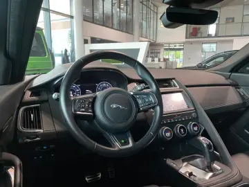 E-Pace P300 AWD R-Dynamic HSE Pano Memory ACC