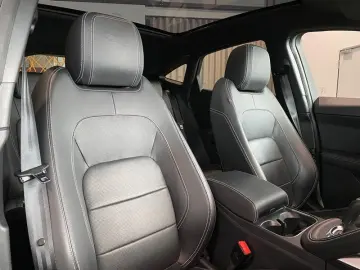 E-Pace P300 AWD R-Dynamic HSE Pano Memory ACC