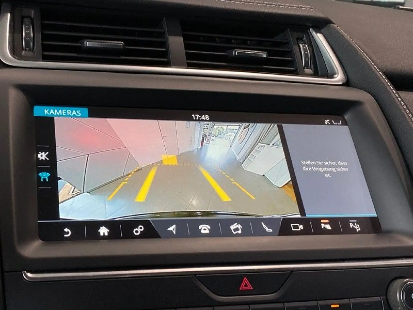 E-Pace P300 AWD R-Dynamic HSE Pano Memory ACC