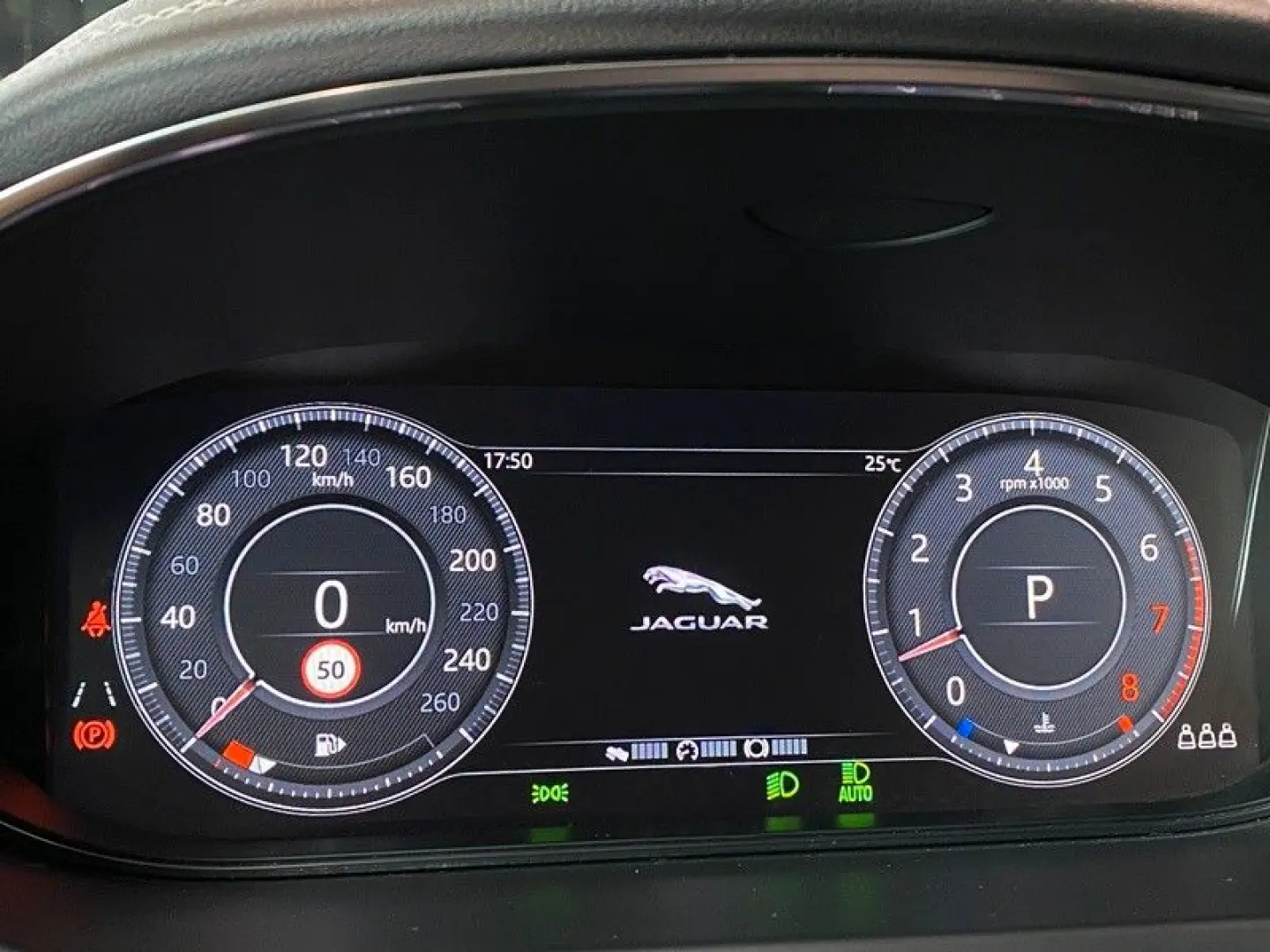 E-Pace P300 AWD R-Dynamic HSE Pano Memory ACC