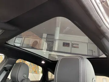 E-Pace P300 AWD R-Dynamic HSE Pano Memory ACC