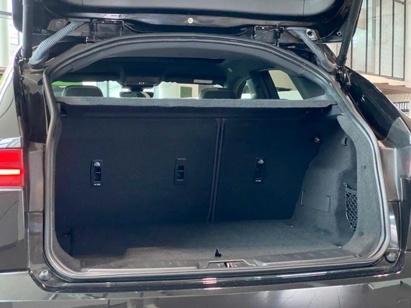 E-Pace P300 AWD R-Dynamic HSE Pano Memory ACC