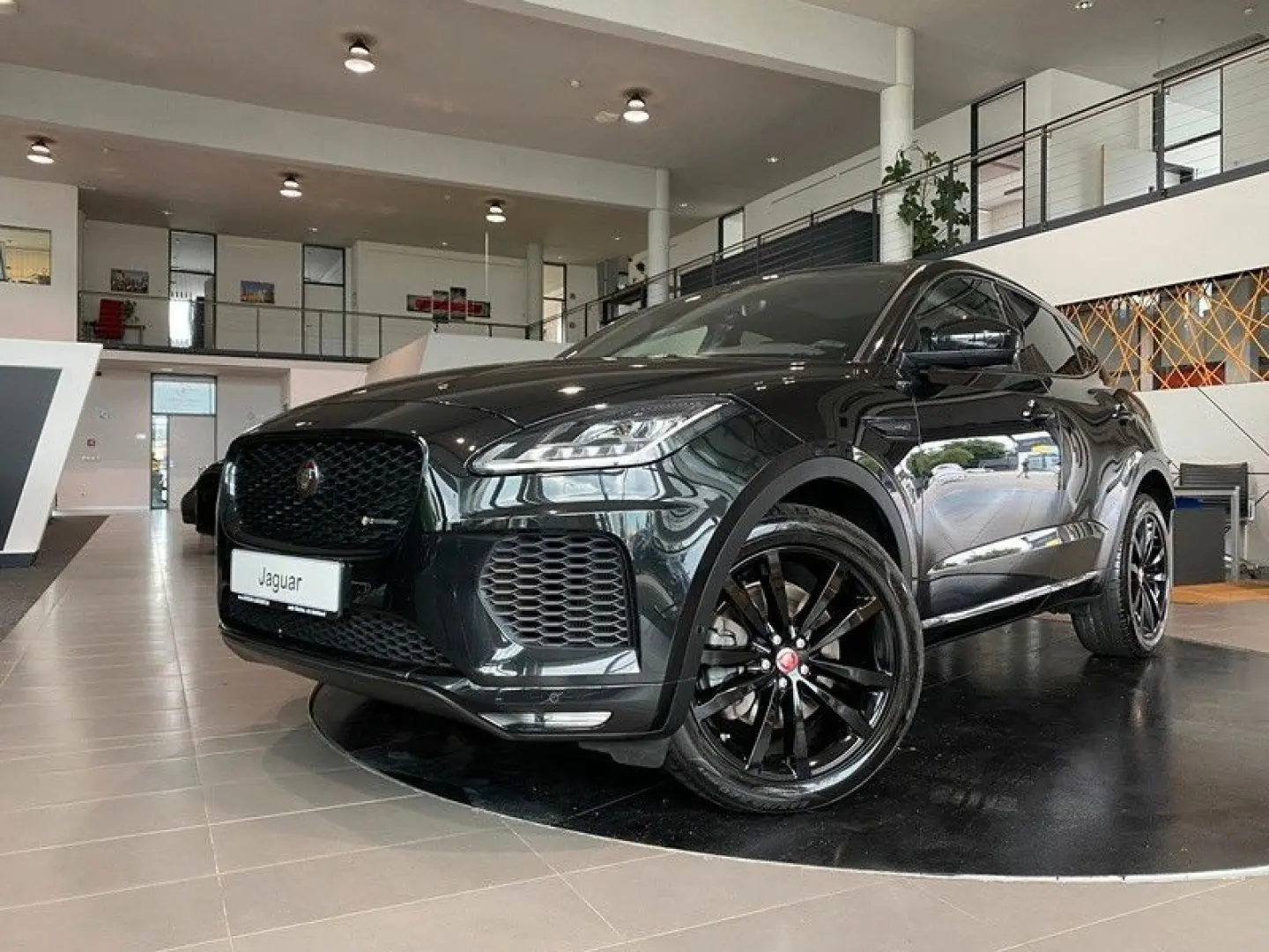 E-Pace P300 AWD R-Dynamic HSE Pano Memory ACC