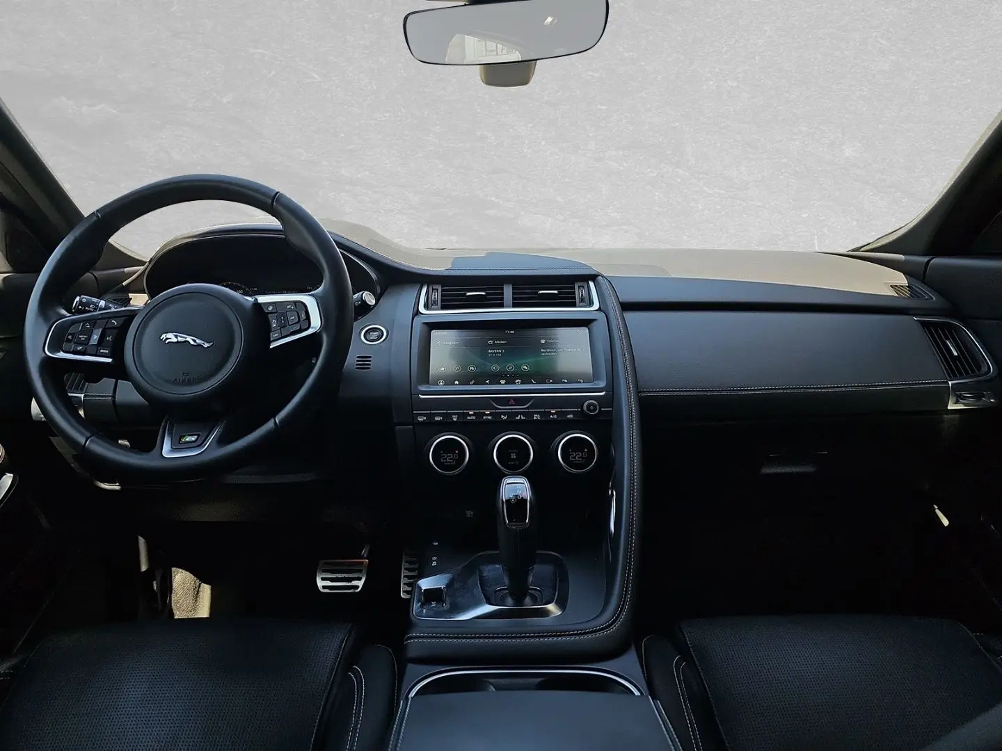 E-Pace P250 R-Dynamic HSE BLACK-PACK WINTER-PAKE