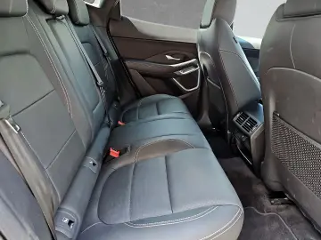 E-Pace P250 R-Dynamic HSE BLACK-PACK WINTER-PAKE