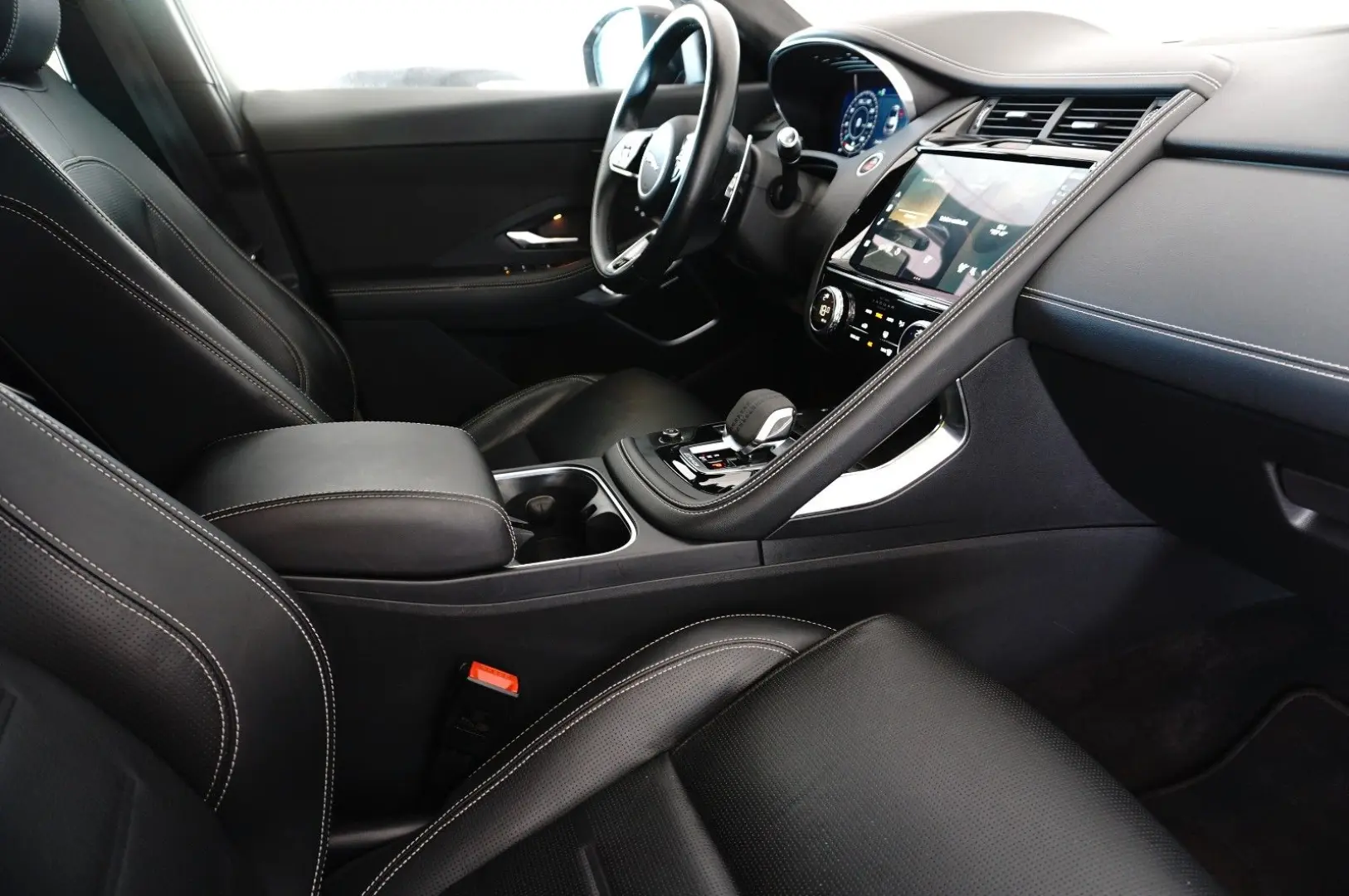 E-Pace P300 e R-Dynamic HSE AWD Plug-In Hybrid