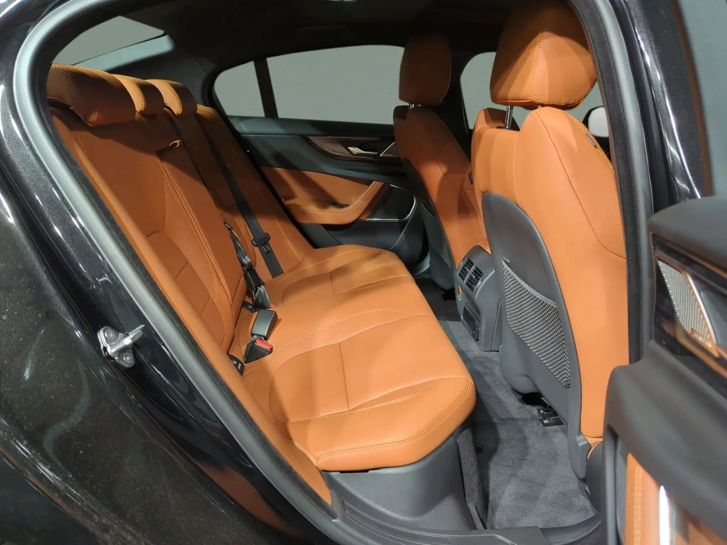 XE D200 R-Dynamic HSE FAHRASSISTENZ-PAKET PANORA