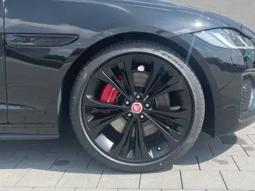 XF D200 R-Dynamic BLACK