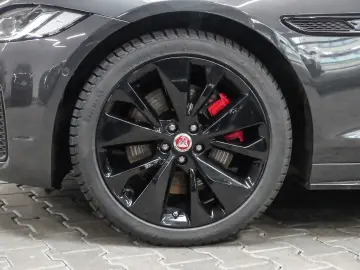 XF R-Dynamic Black D200 Mild-Hybrid EU6d Navi Le