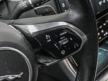 XF R-Dynamic Black D200 Mild-Hybrid EU6d Navi Le