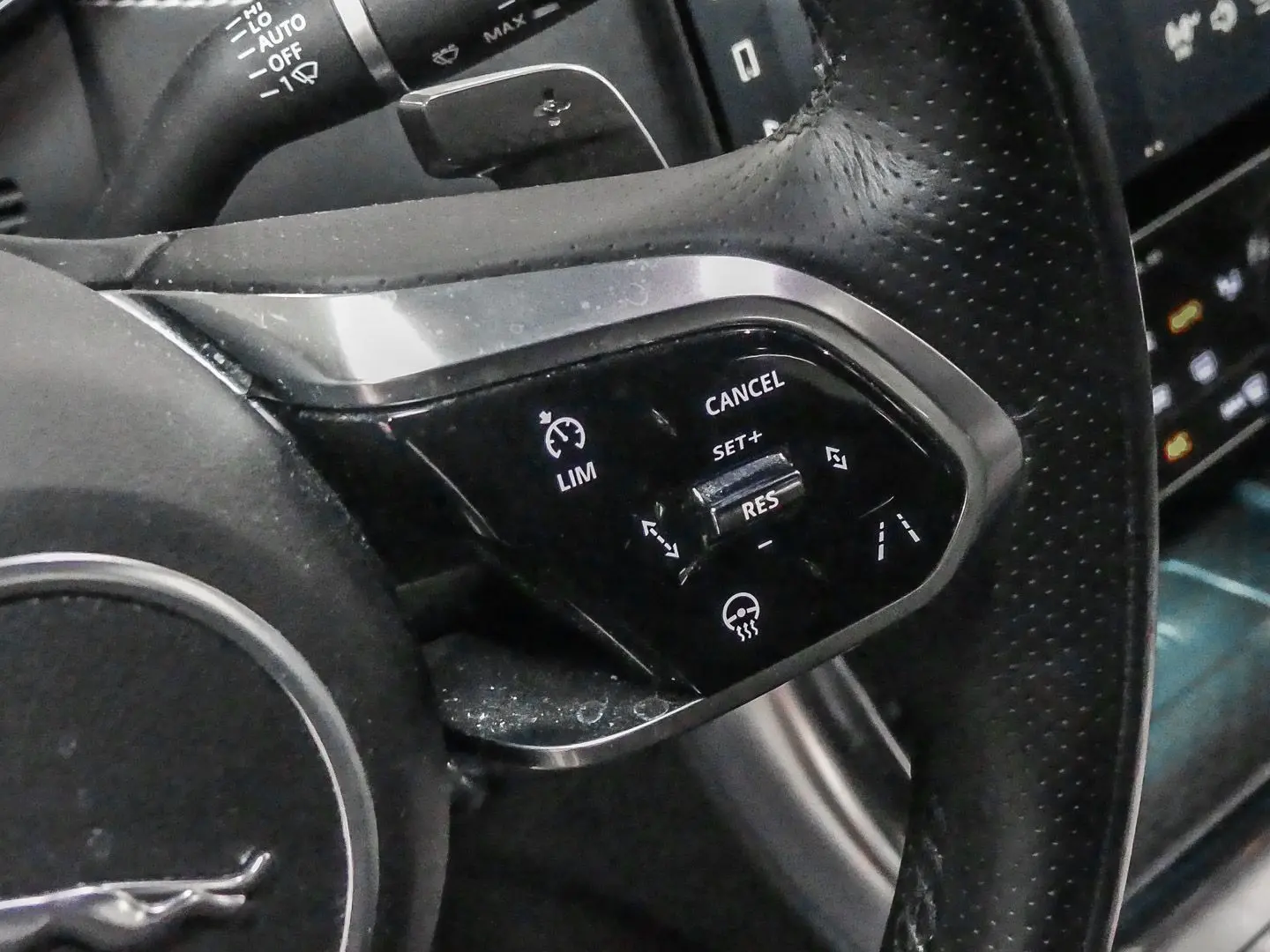 XF R-Dynamic Black D200 Mild-Hybrid EU6d Navi Le