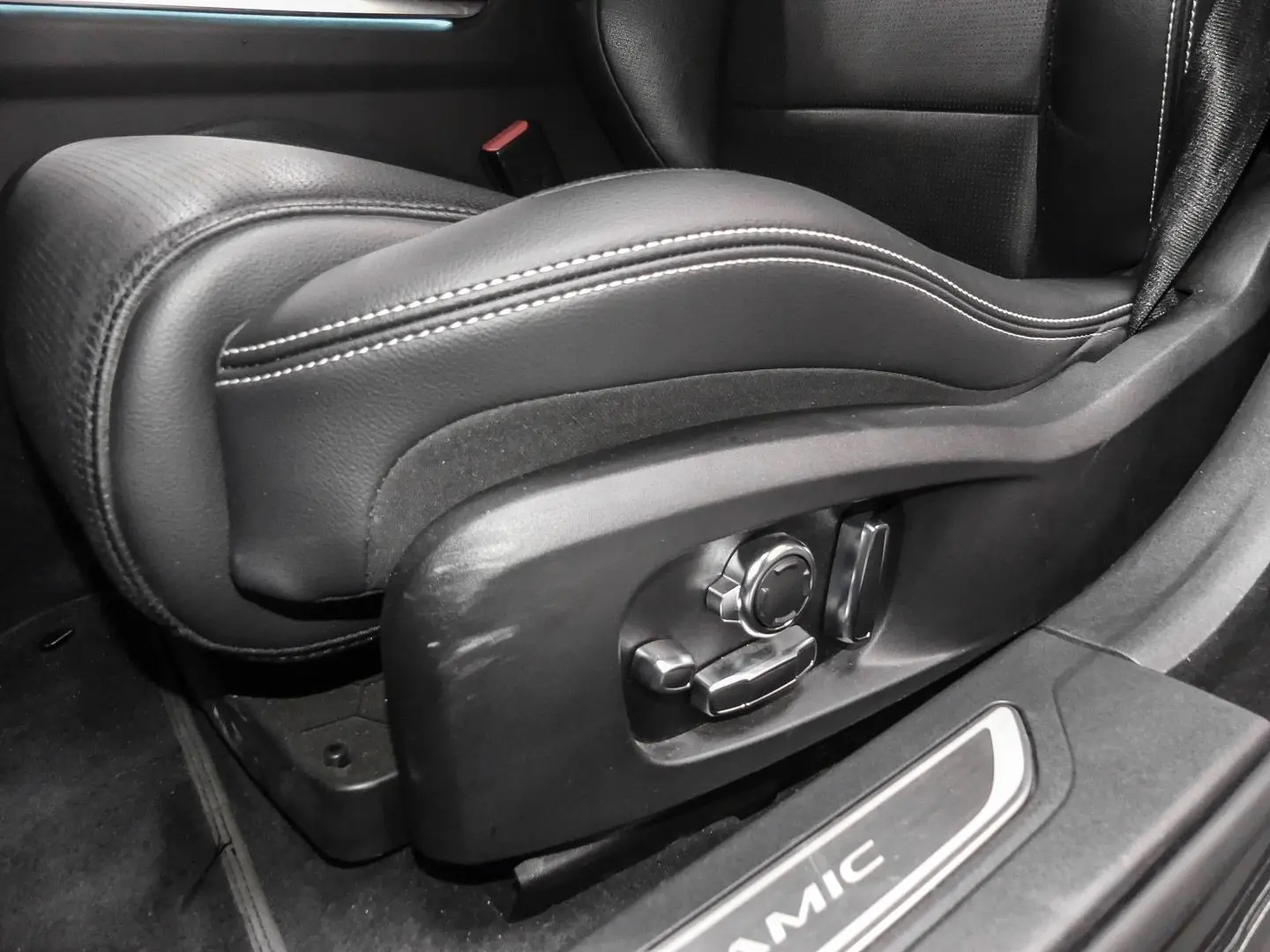 XF R-Dynamic Black D200 Mild-Hybrid EU6d Navi Le