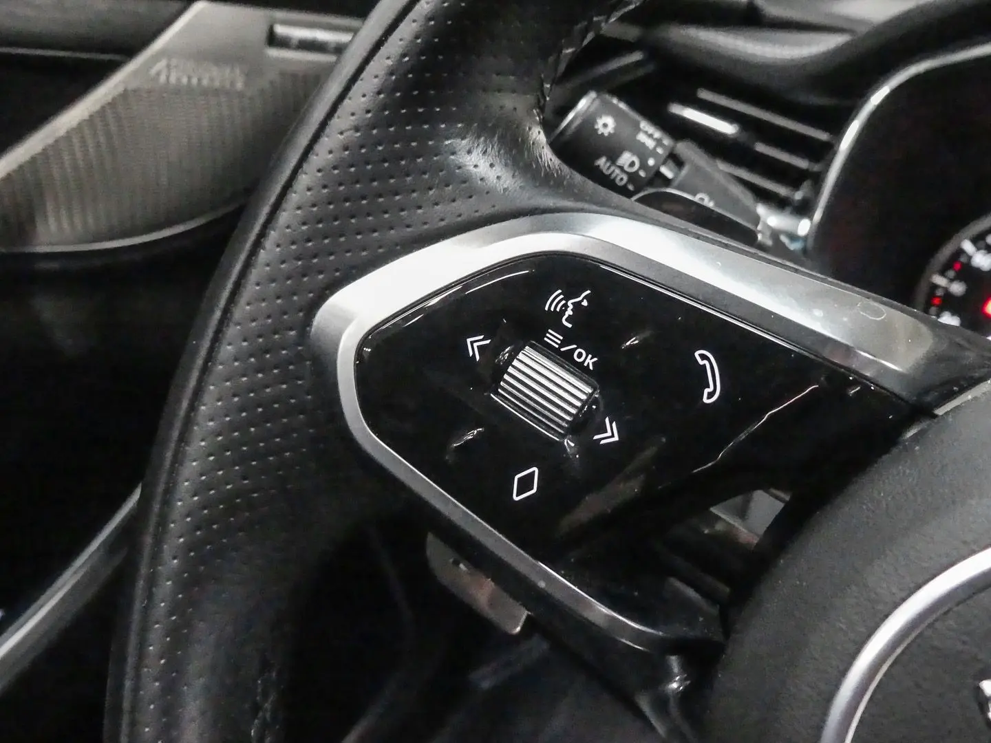 XF R-Dynamic Black D200 Mild-Hybrid EU6d Navi Le