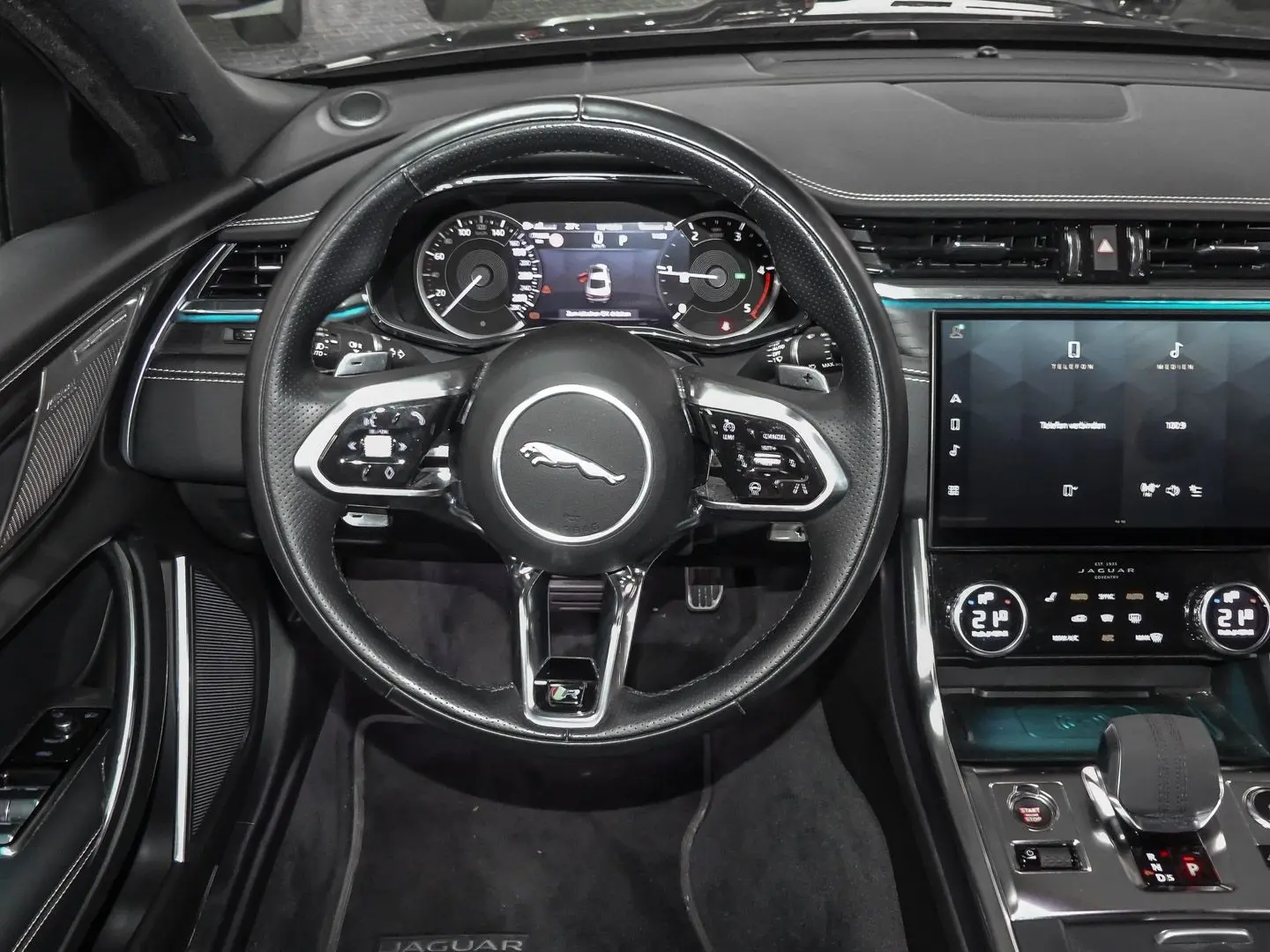 XF R-Dynamic Black D200 Mild-Hybrid EU6d Navi Le