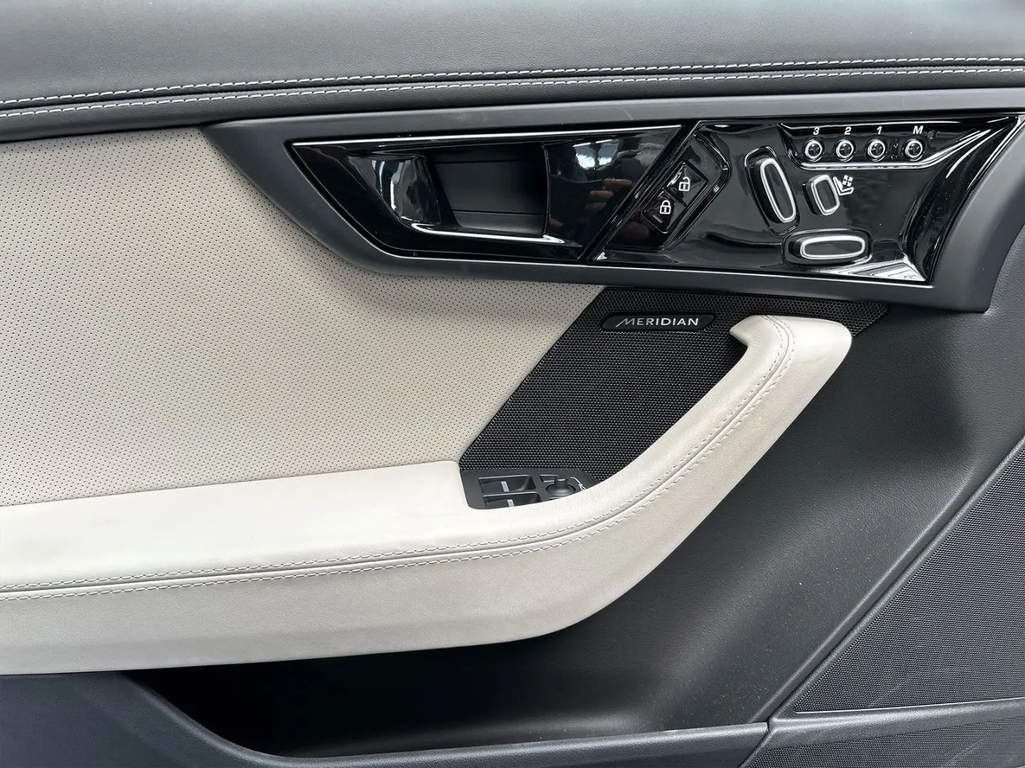 F-Type Cabrio P575 AWD R75 Pixel LED Scheinwerfe