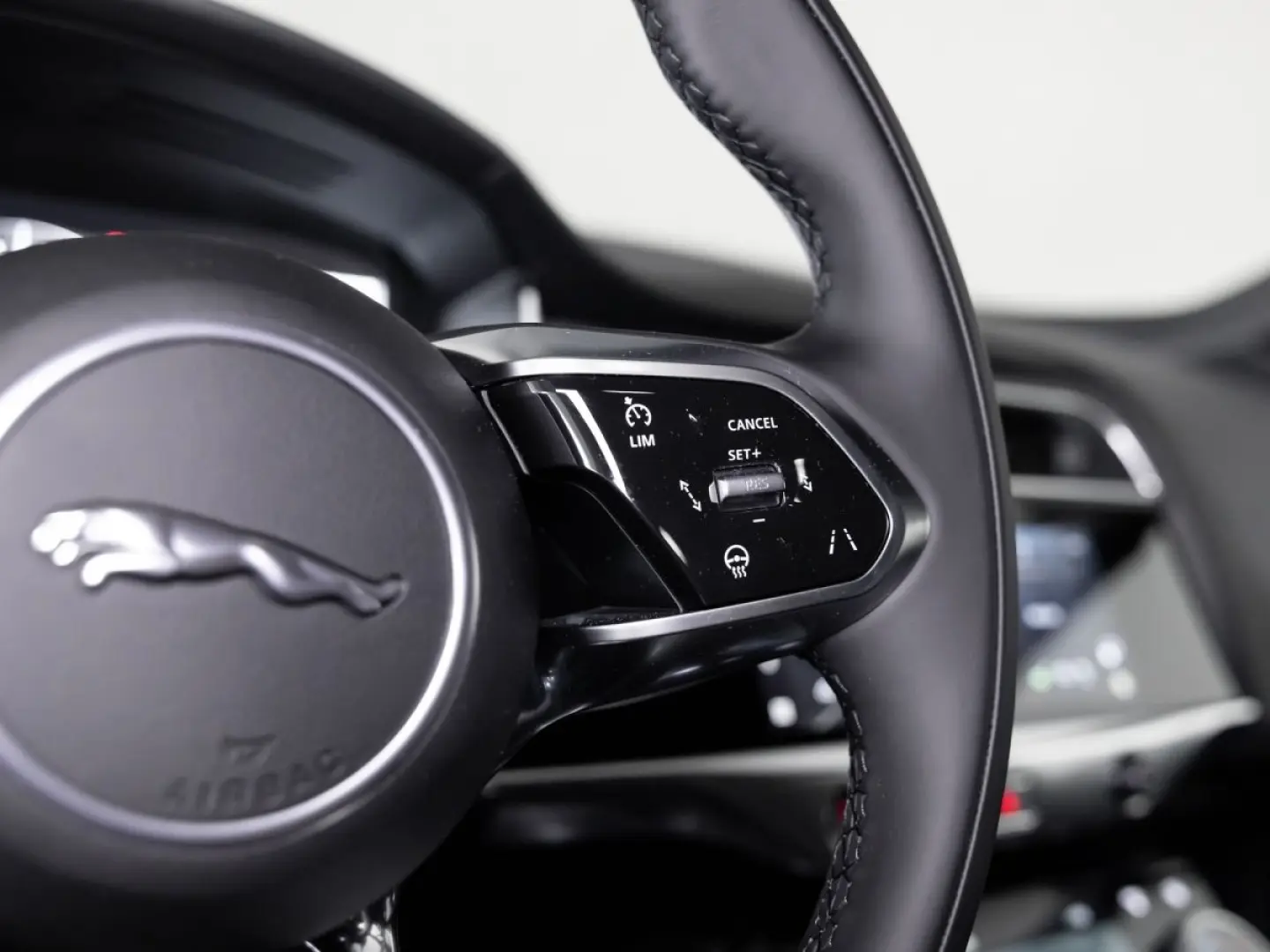 I-PACE R-Dynamic SE EV400 | HuD | Sportsitze