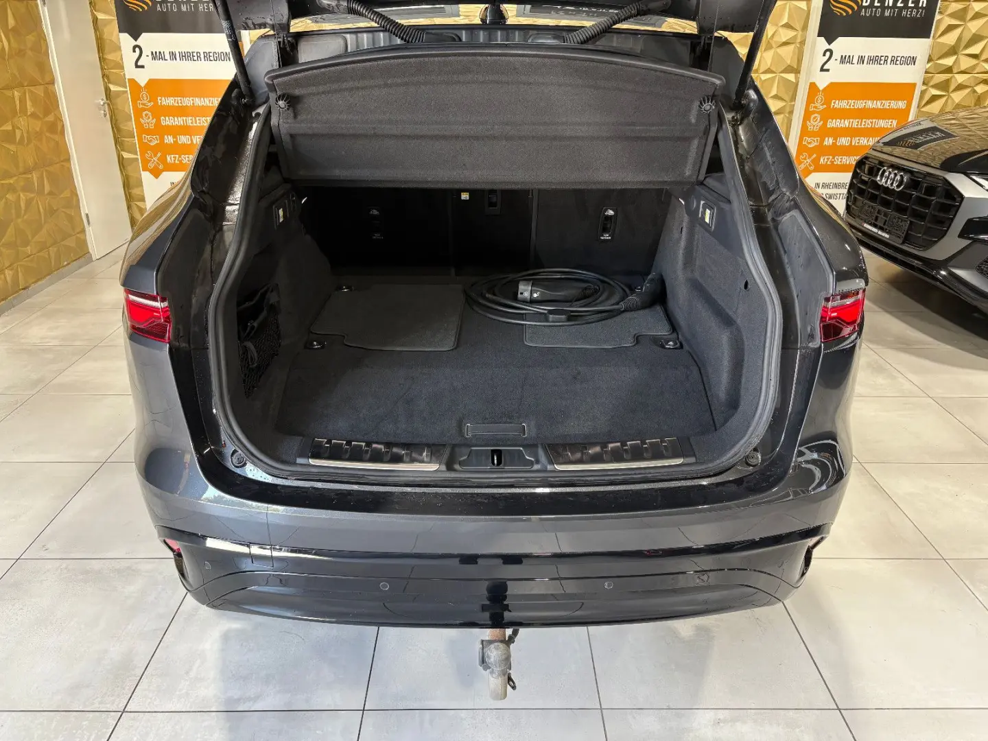F-PACE Basis AWD Plug-In Hybrid/P400e/MEMORY/NAV