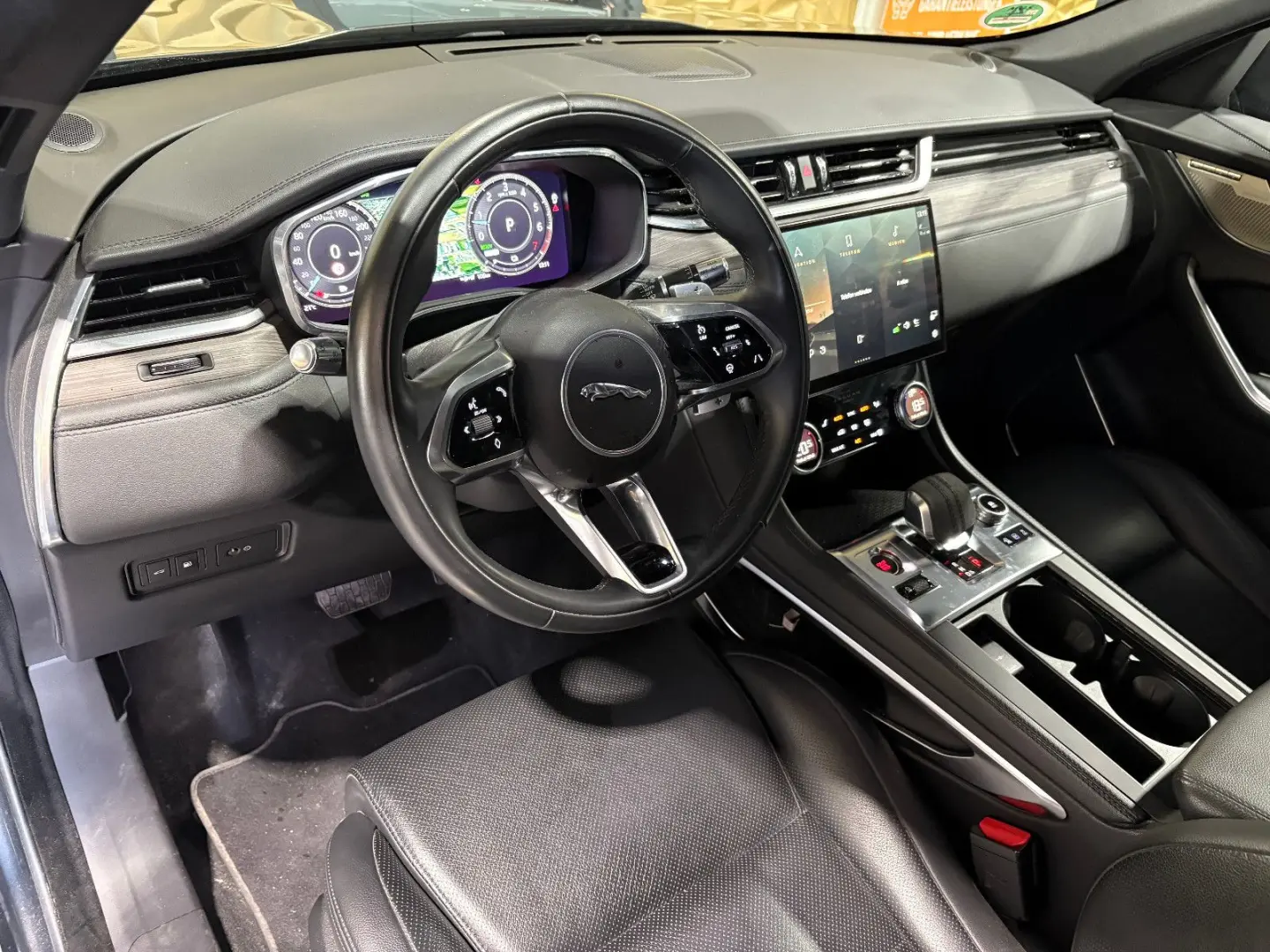 F-PACE Basis AWD Plug-In Hybrid/P400e/MEMORY/NAV