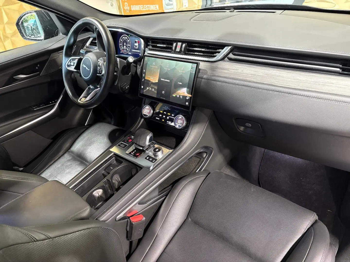 F-PACE Basis AWD Plug-In Hybrid/P400e/MEMORY/NAV