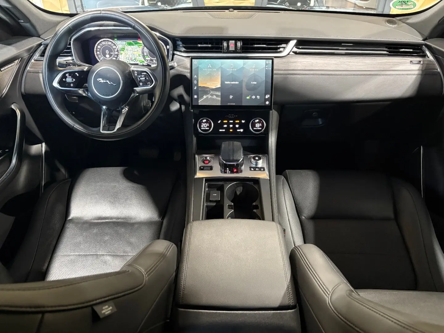 F-PACE Basis AWD Plug-In Hybrid/P400e/MEMORY/NAV
