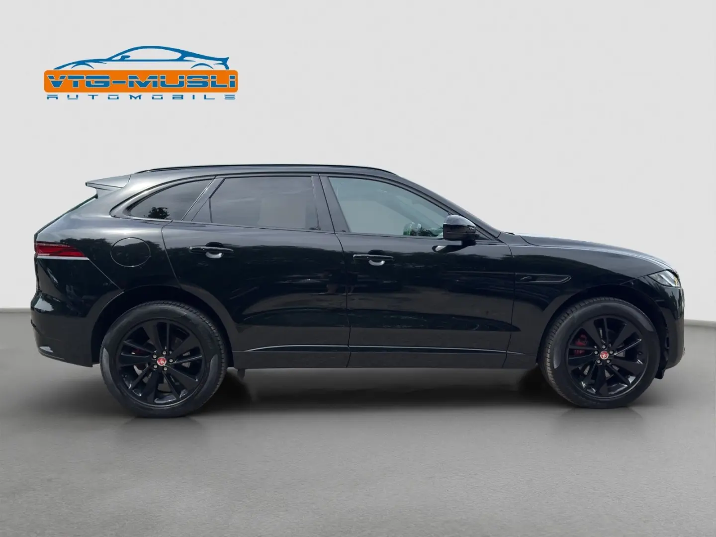 F-Pace R-Dynamic Black AWD