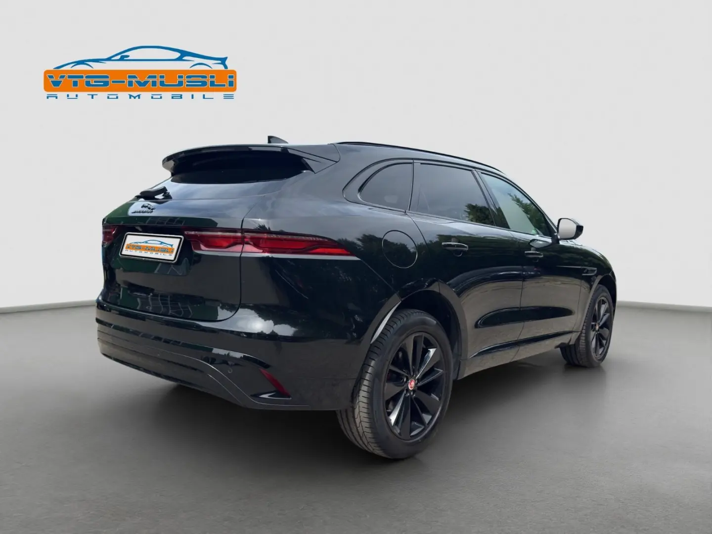 F-Pace R-Dynamic Black AWD