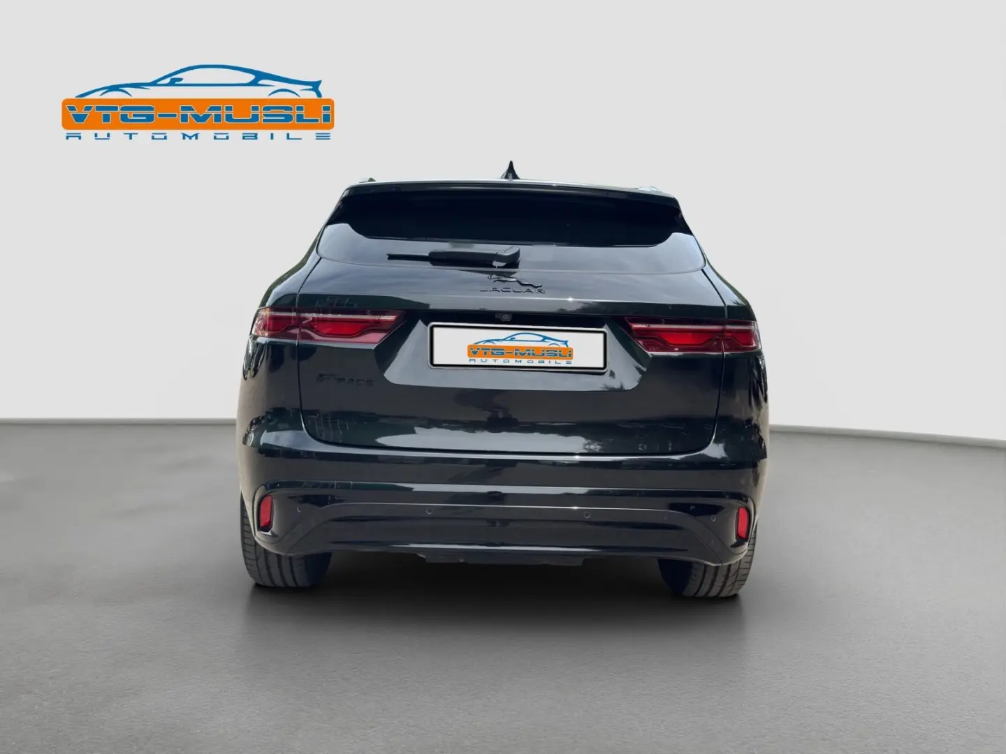 F-Pace R-Dynamic Black AWD