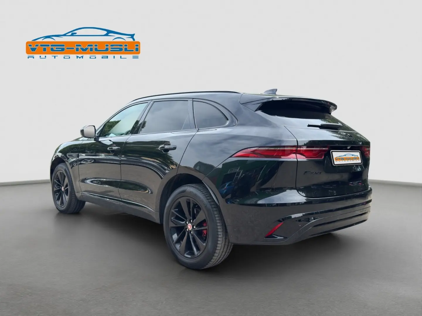 F-Pace R-Dynamic Black AWD