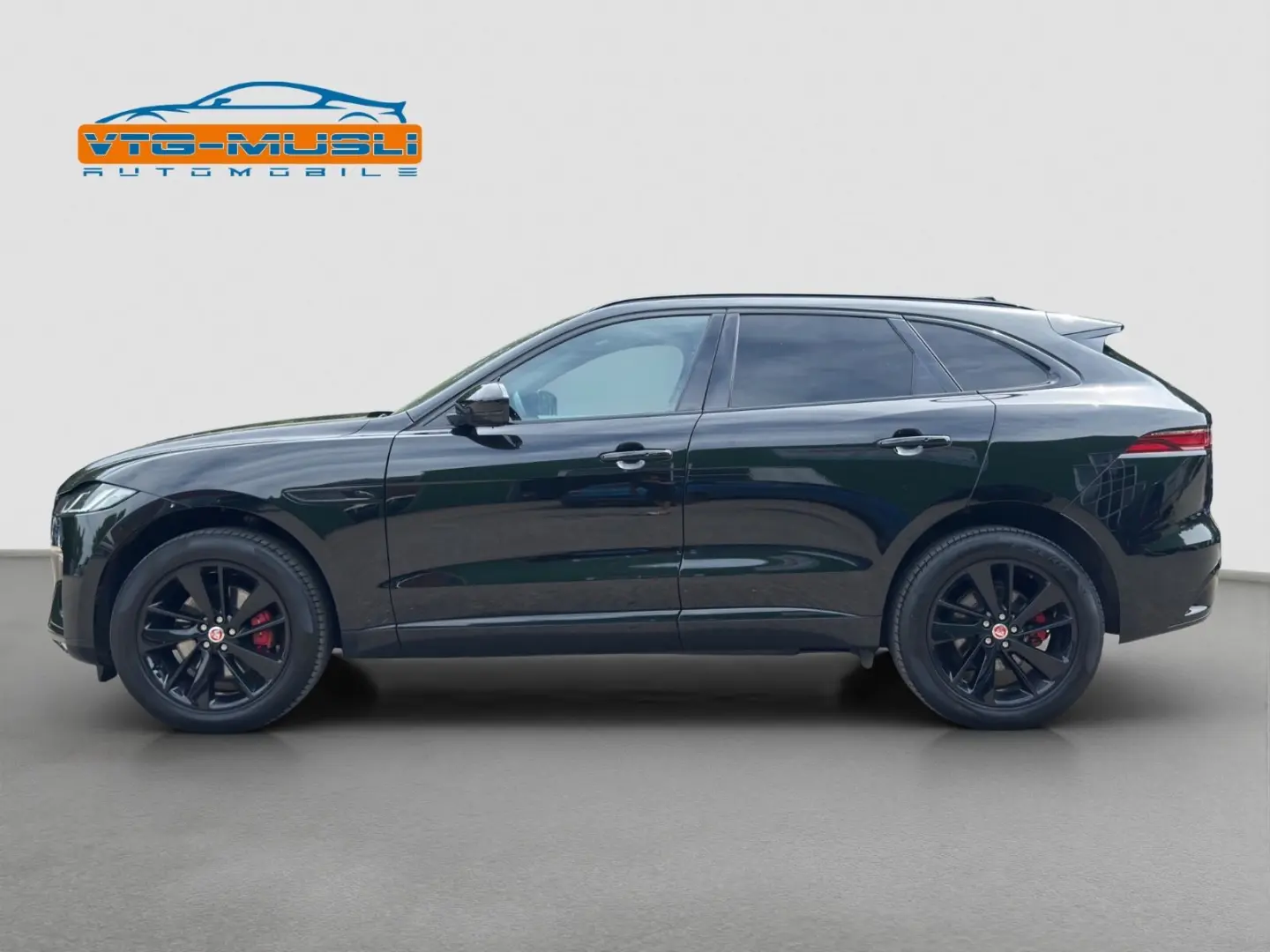 F-Pace R-Dynamic Black AWD