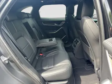 F-Pace R-Dynamic Black AWD