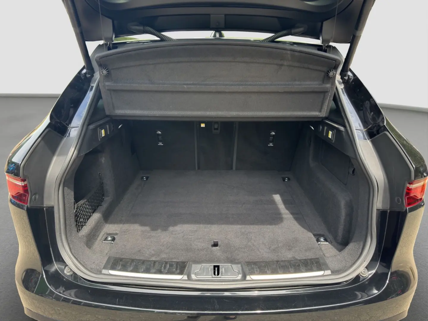 F-Pace R-Dynamic Black AWD