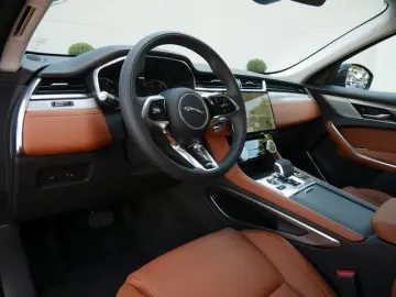 F-Pace D200 R-Dynamic S AHK Keyless GO