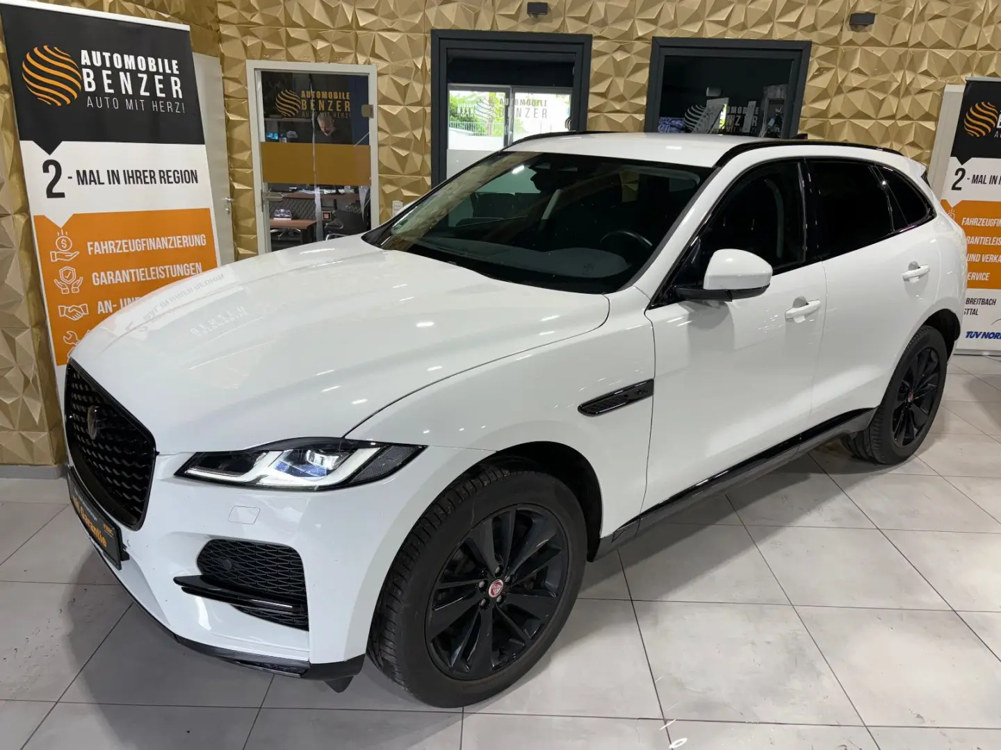 F-PACE SE AWD/D300/MEMORY/MASSAGE/APPLE/NAVI/KAM